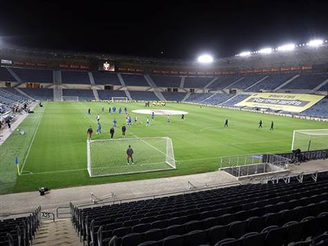 נקווה לערב שקט ולכדורגל טוב (צילום: אלן שיבר)